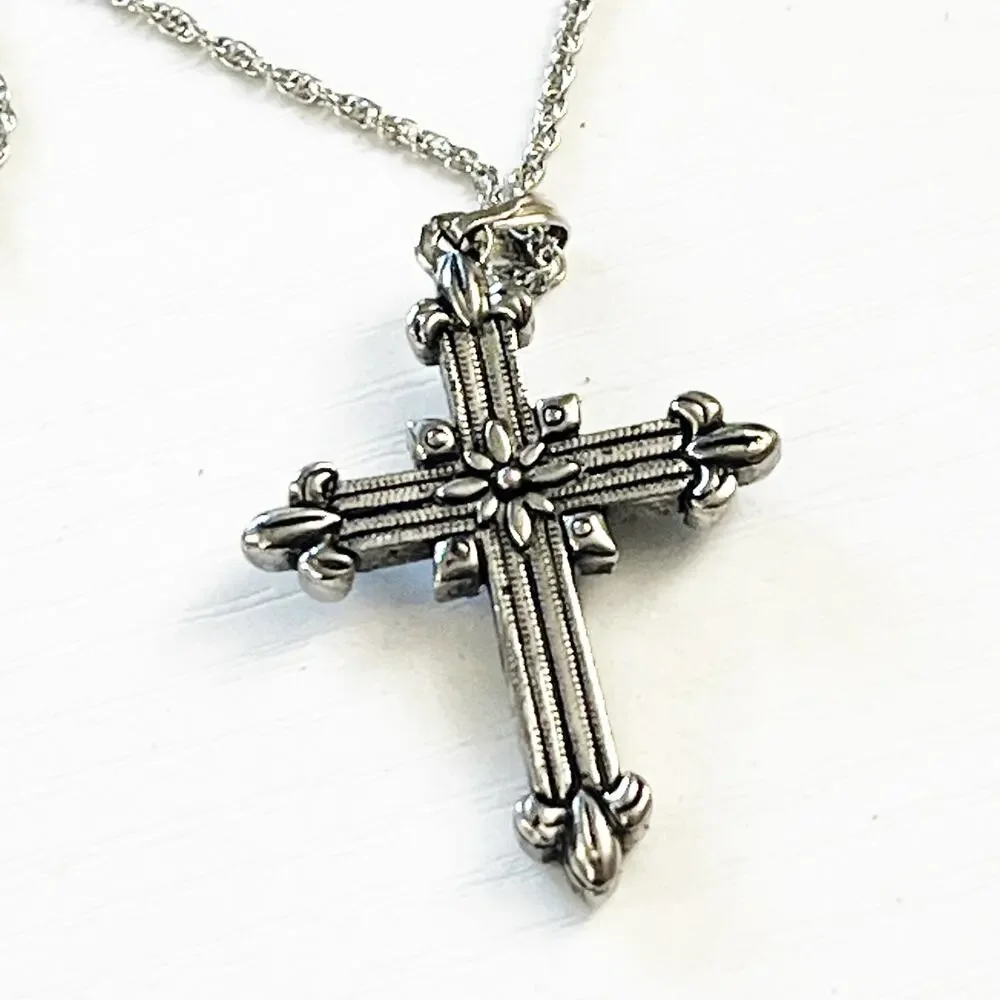Avon Vintage Graceful Cross Pendant Necklace Silver with Blue Stone 1992